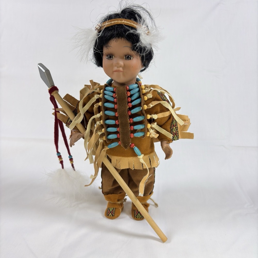 Vintage Geppeddo Native American Doll 11.5" Spear Beaded Outfit Feathers S2-375